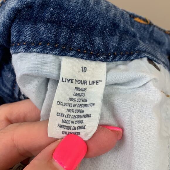 American Eagle Bermuda Distressed Jean Shorts - Picture 3 of 5